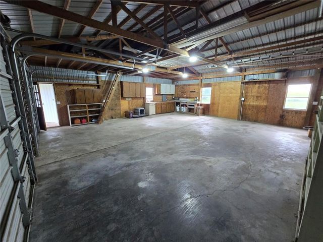 23151 207th Street, Tonganoxie, KS 66086
