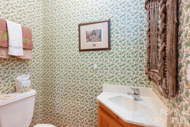 562 Panther Ridge Road, Lake Toxaway, NC 28747