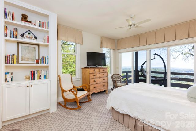 562 Panther Ridge Road, Lake Toxaway, NC 28747
