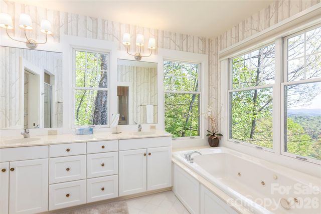 562 Panther Ridge Road, Lake Toxaway, NC 28747