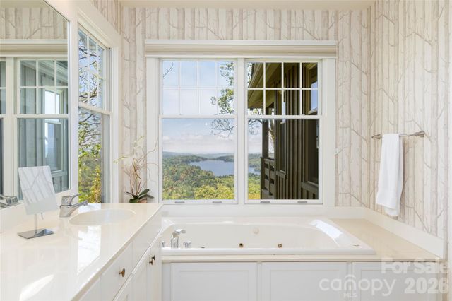 562 Panther Ridge Road, Lake Toxaway, NC 28747