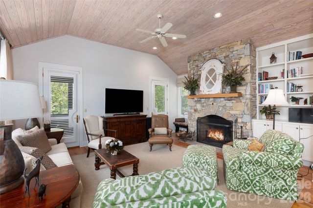 562 Panther Ridge Road, Lake Toxaway, NC 28747