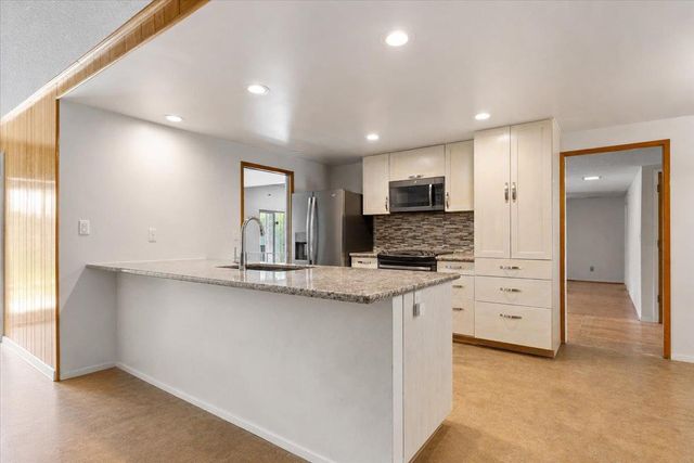 69 Springbrook Cir, Sacramento, CA 95831