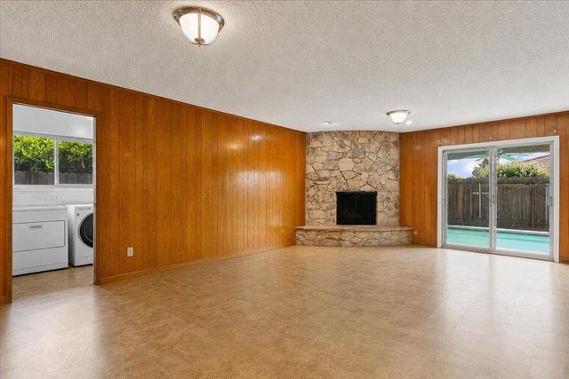 69 Springbrook Cir, Sacramento, CA 95831