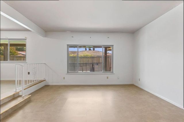 69 Springbrook Cir, Sacramento, CA 95831