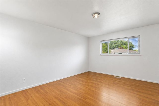 69 Springbrook Cir, Sacramento, CA 95831