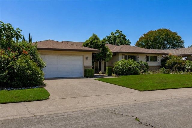 69 Springbrook Cir, Sacramento, CA 95831