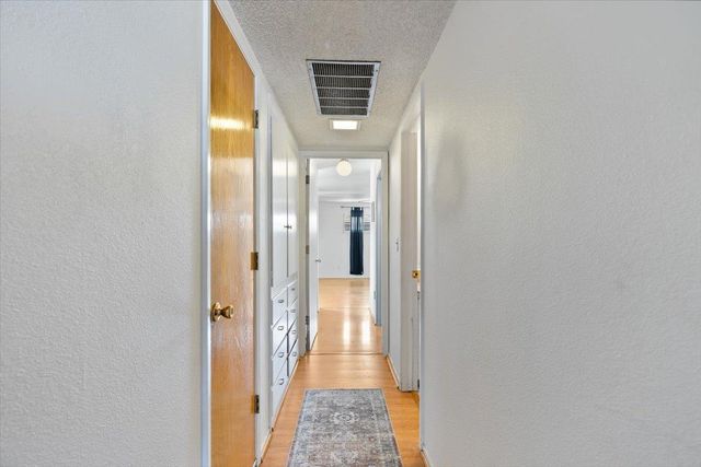 69 Springbrook Cir, Sacramento, CA 95831