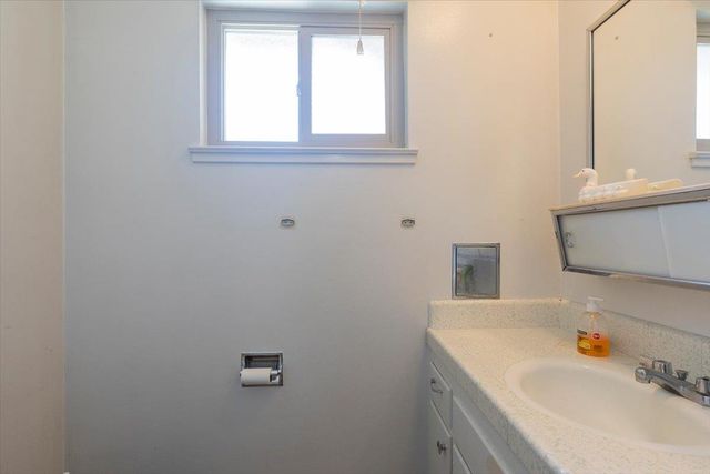 69 Springbrook Cir, Sacramento, CA 95831