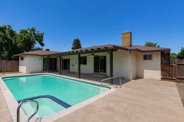 69 Springbrook Cir, Sacramento, CA 95831