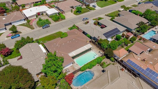 69 Springbrook Cir, Sacramento, CA 95831