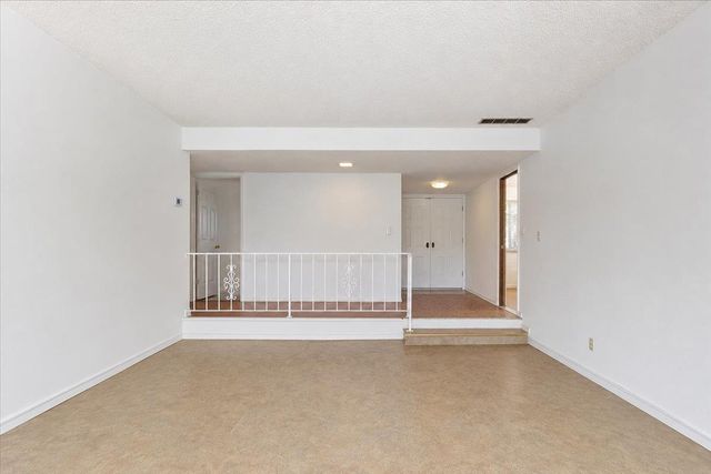 69 Springbrook Cir, Sacramento, CA 95831