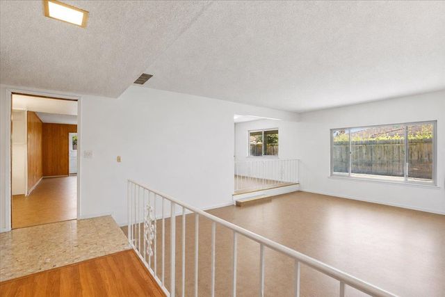 69 Springbrook Cir, Sacramento, CA 95831