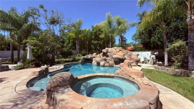 2784 James Street, Corona, CA 92881