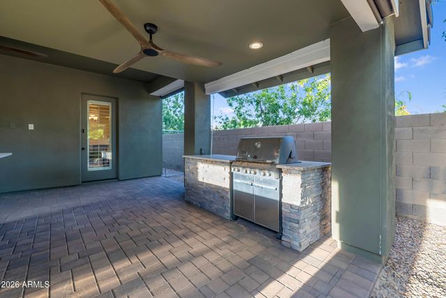 2879 E APPALOOSA Road, Gilbert, AZ 85296