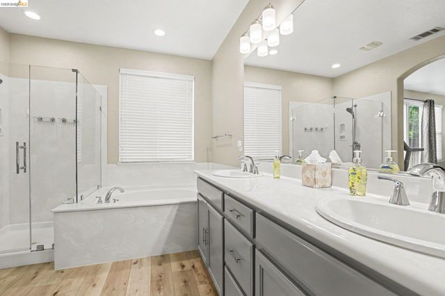 224 Hearthstone Cir, Oakley, CA 94561