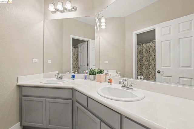 224 Hearthstone Cir, Oakley, CA 94561