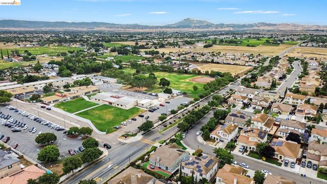 224 Hearthstone Cir, Oakley, CA 94561