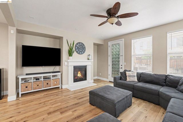 224 Hearthstone Cir, Oakley, CA 94561