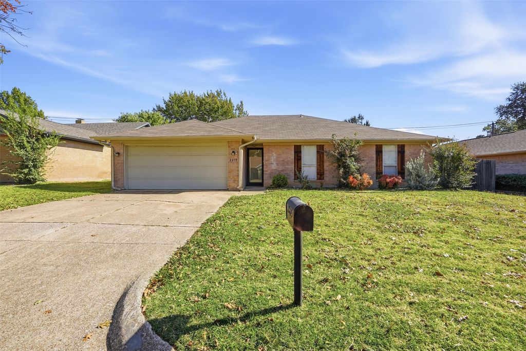 2219 Lavon Creek Lane, Arlington, TX 76006