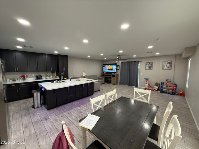 2421 E PUEBLO Avenue, Phoenix, AZ 85040