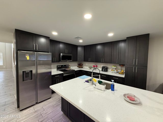 2421 E PUEBLO Avenue, Phoenix, AZ 85040