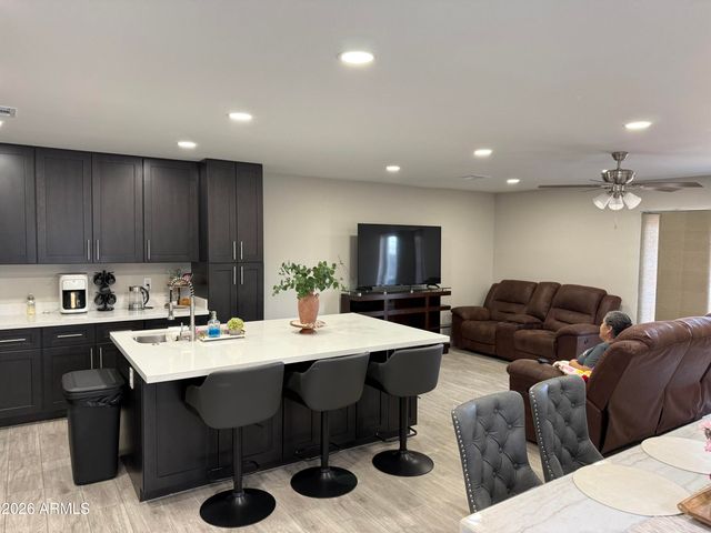 2421 E PUEBLO Avenue, Phoenix, AZ 85040