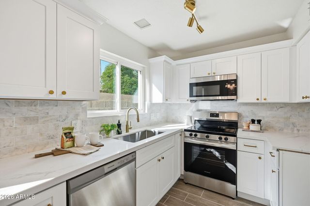 1410 E TOPEKA Drive, Phoenix, AZ 85024