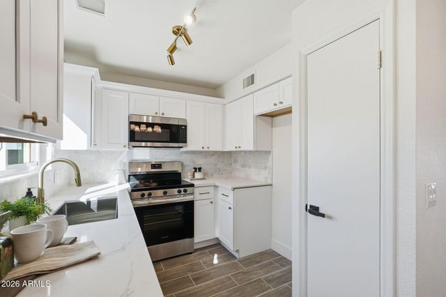 1410 E TOPEKA Drive, Phoenix, AZ 85024