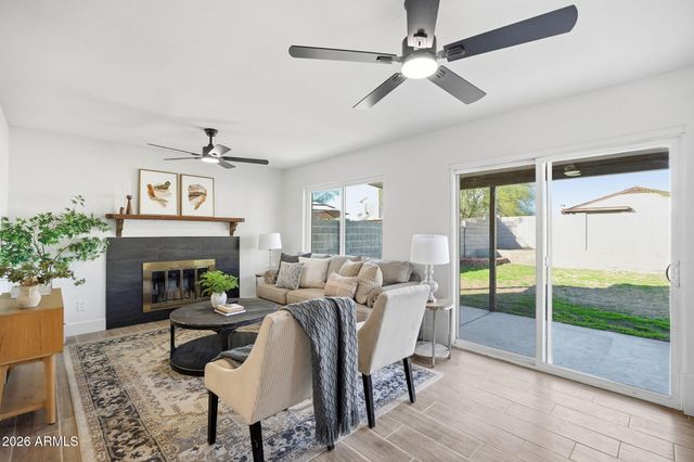 1410 E TOPEKA Drive, Phoenix, AZ 85024