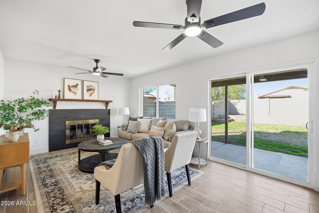 1410 E TOPEKA Drive, Phoenix, AZ 85024