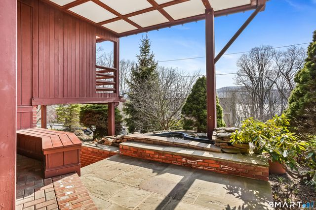 31 Mountain View Drive, Brookfield, CT 06804