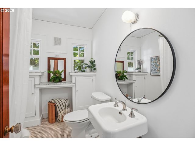 3568 Ne SCHUYLER St, Portland, OR 97212