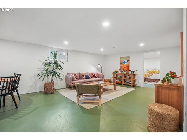 3568 Ne SCHUYLER St, Portland, OR 97212