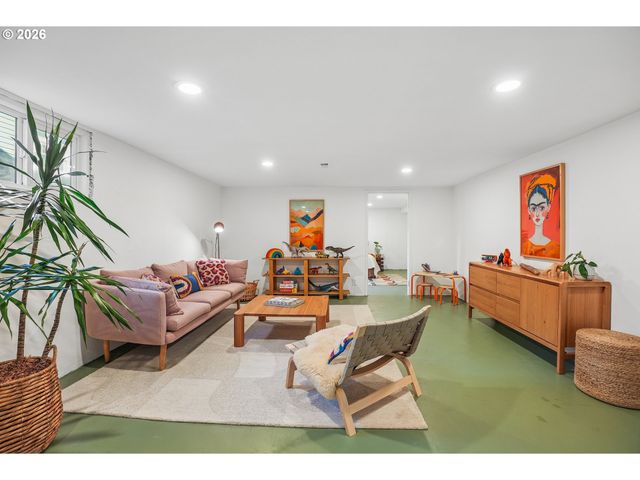 3568 Ne SCHUYLER St, Portland, OR 97212