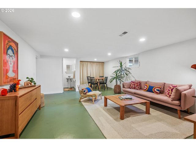 3568 Ne SCHUYLER St, Portland, OR 97212