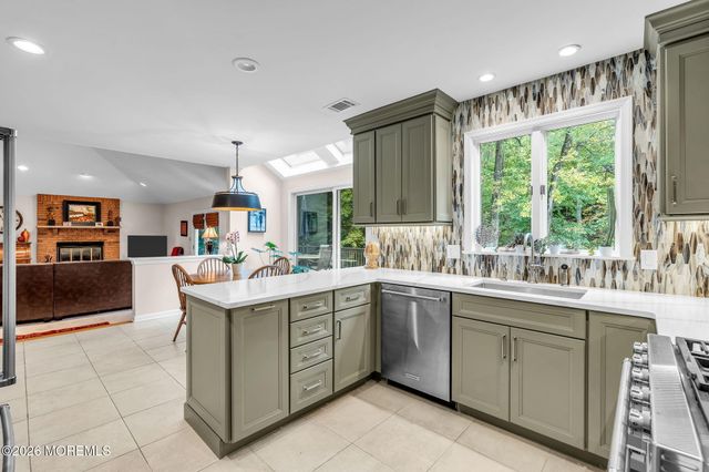 20 Red Coach Lane, Holmdel, NJ 07733