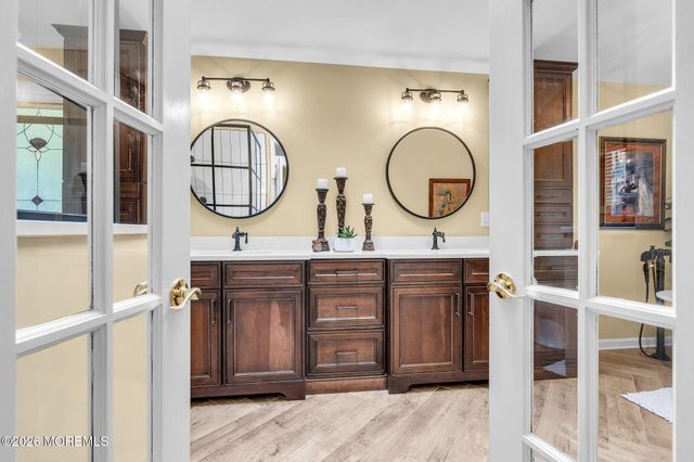 20 Red Coach Lane, Holmdel, NJ 07733