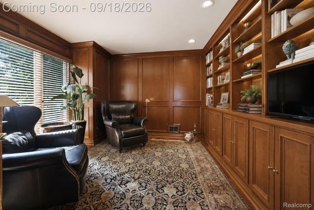 1123 Ivyglen Circle, Bloomfield Hills, MI 48304