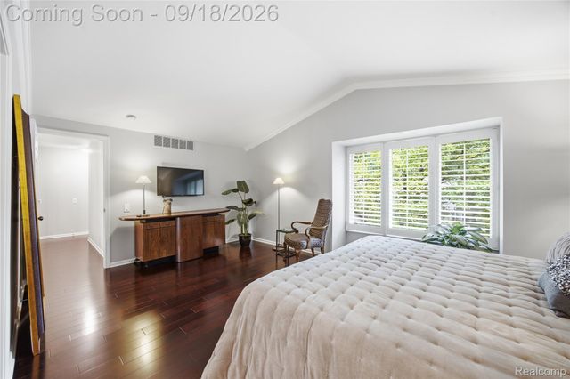 1123 Ivyglen Circle, Bloomfield Hills, MI 48304
