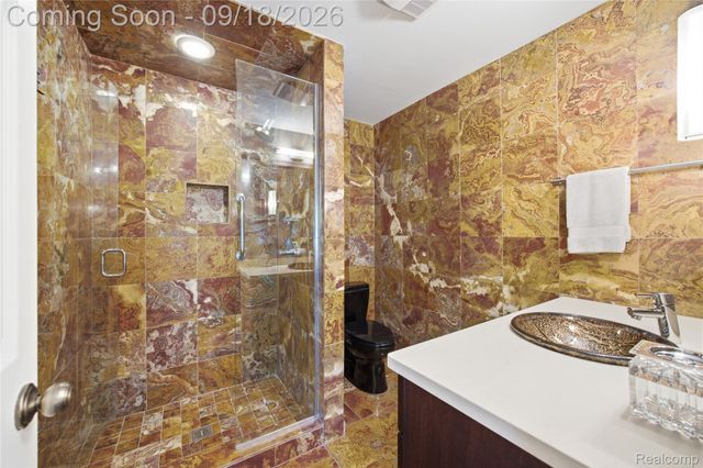 1123 Ivyglen Circle, Bloomfield Hills, MI 48304