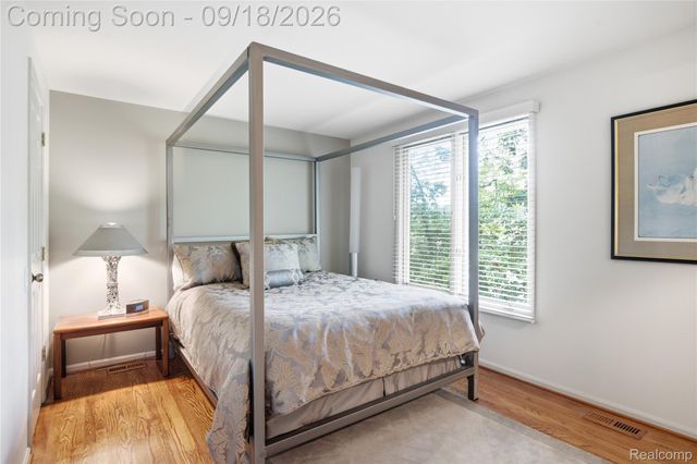1123 Ivyglen Circle, Bloomfield Hills, MI 48304