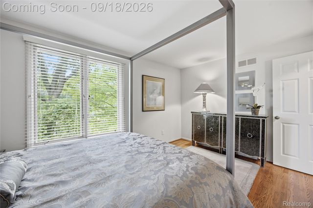 1123 Ivyglen Circle, Bloomfield Hills, MI 48304
