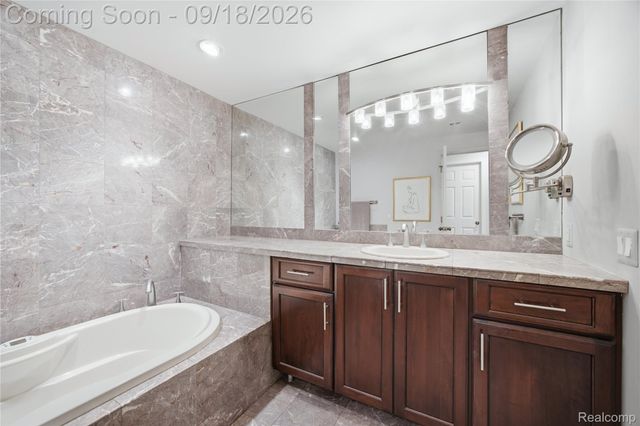 1123 Ivyglen Circle, Bloomfield Hills, MI 48304