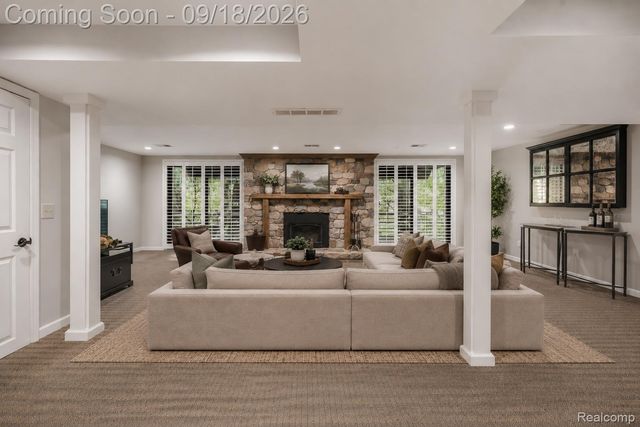 1123 Ivyglen Circle, Bloomfield Hills, MI 48304
