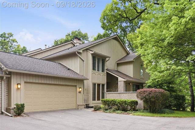 1123 Ivyglen Circle, Bloomfield Hills, MI 48304