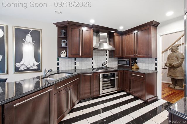1123 Ivyglen Circle, Bloomfield Hills, MI 48304
