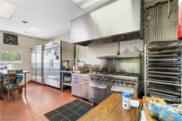 6483 State Road, Parma, OH 44134
