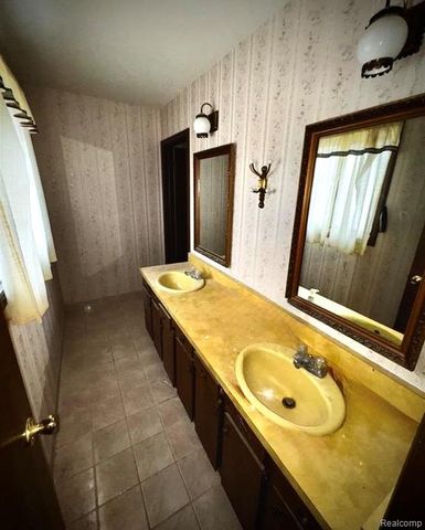 1250 Club Drive, Bloomfield Hills, MI 48302