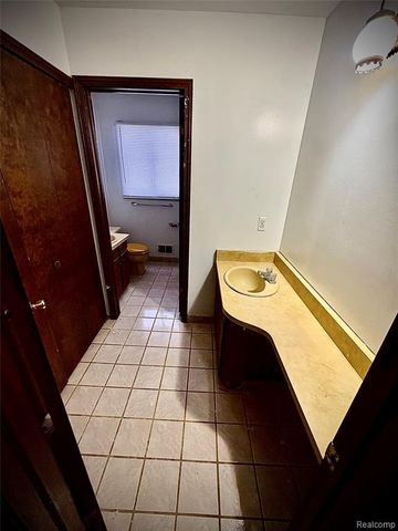 1250 Club Drive, Bloomfield Hills, MI 48302